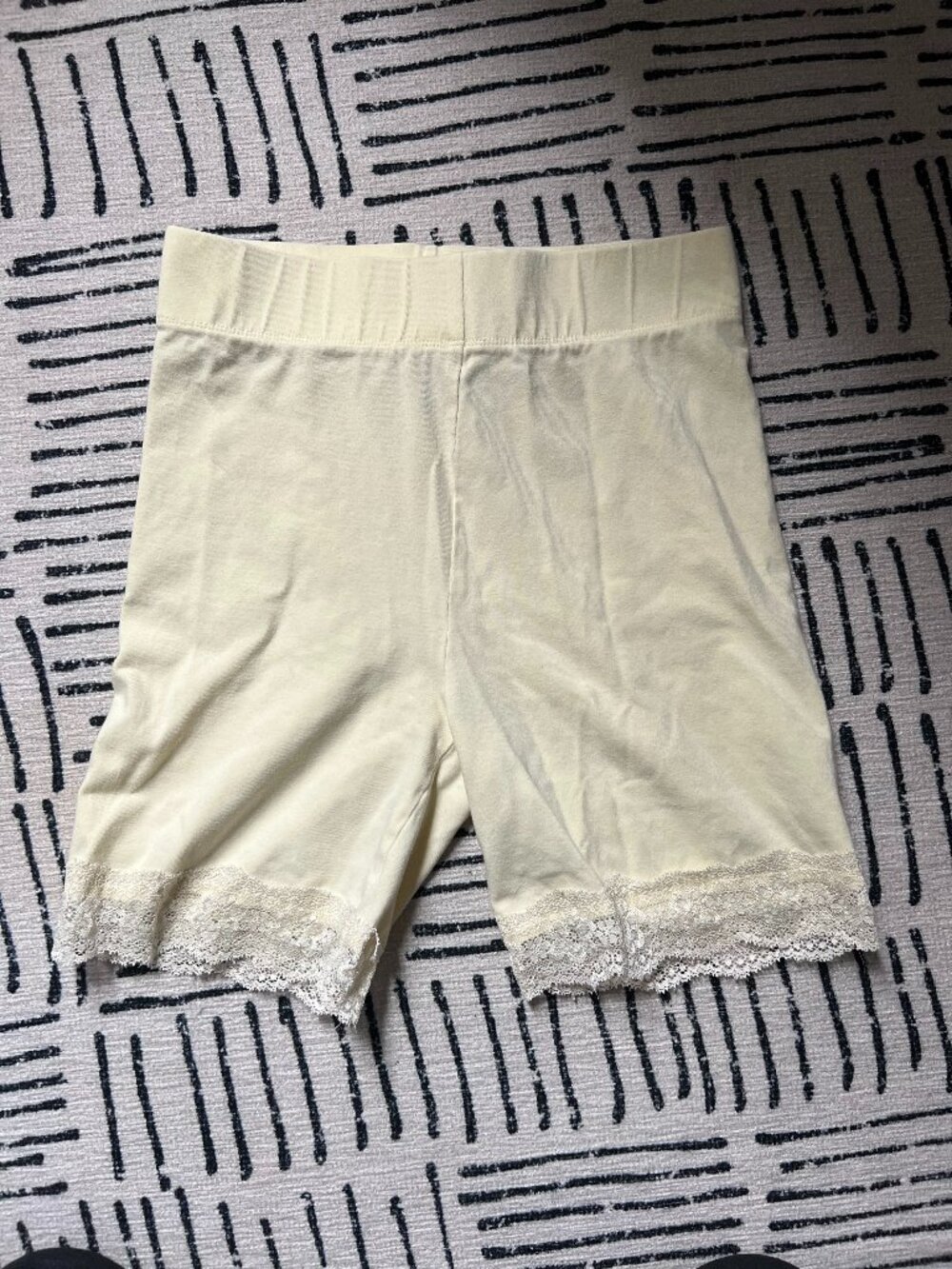 Forever 21 Cream Lace Trim Bike Shorts Size Small
